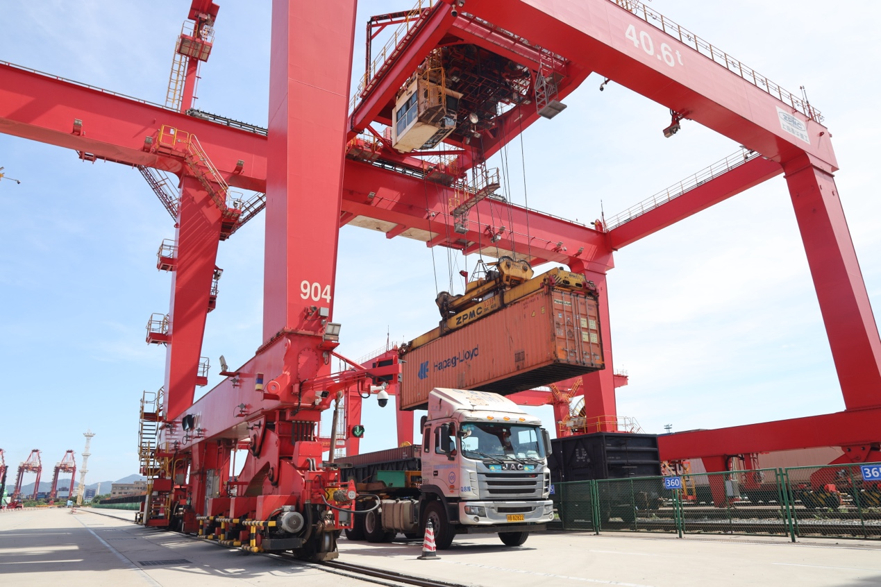 ԴHYԴͲfBikitaVɽ͸LʯV